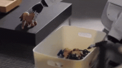 实则指向了机械人财产成长的两条岔：一条通往